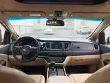 Kia Carnival, 2015-10