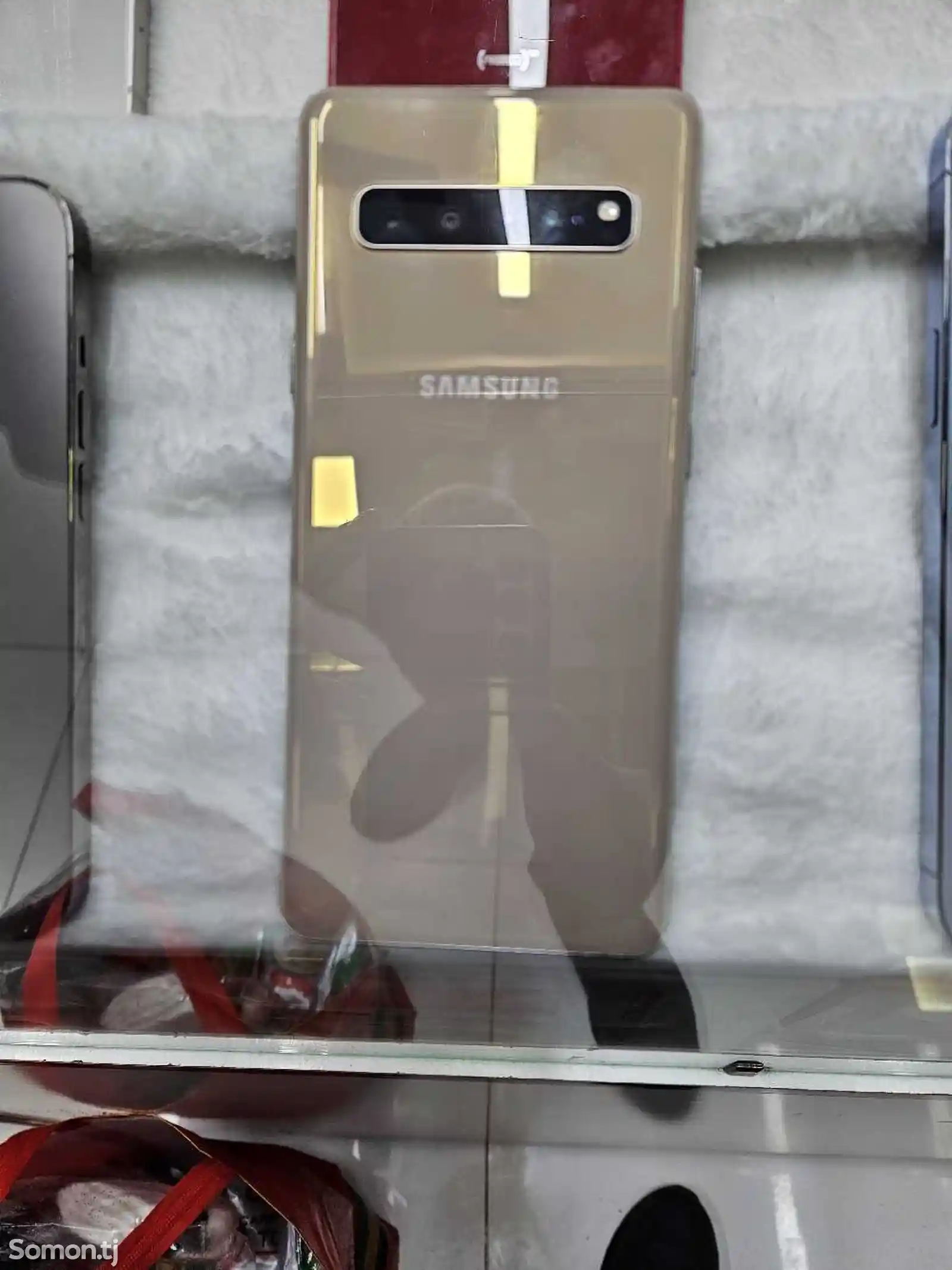 Samsung Galaxy S10 Plus-1