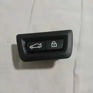Кнопка багажника BMW