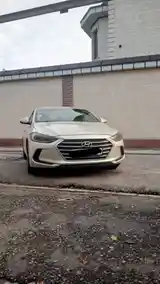 Hyundai Elantra, 2017-3