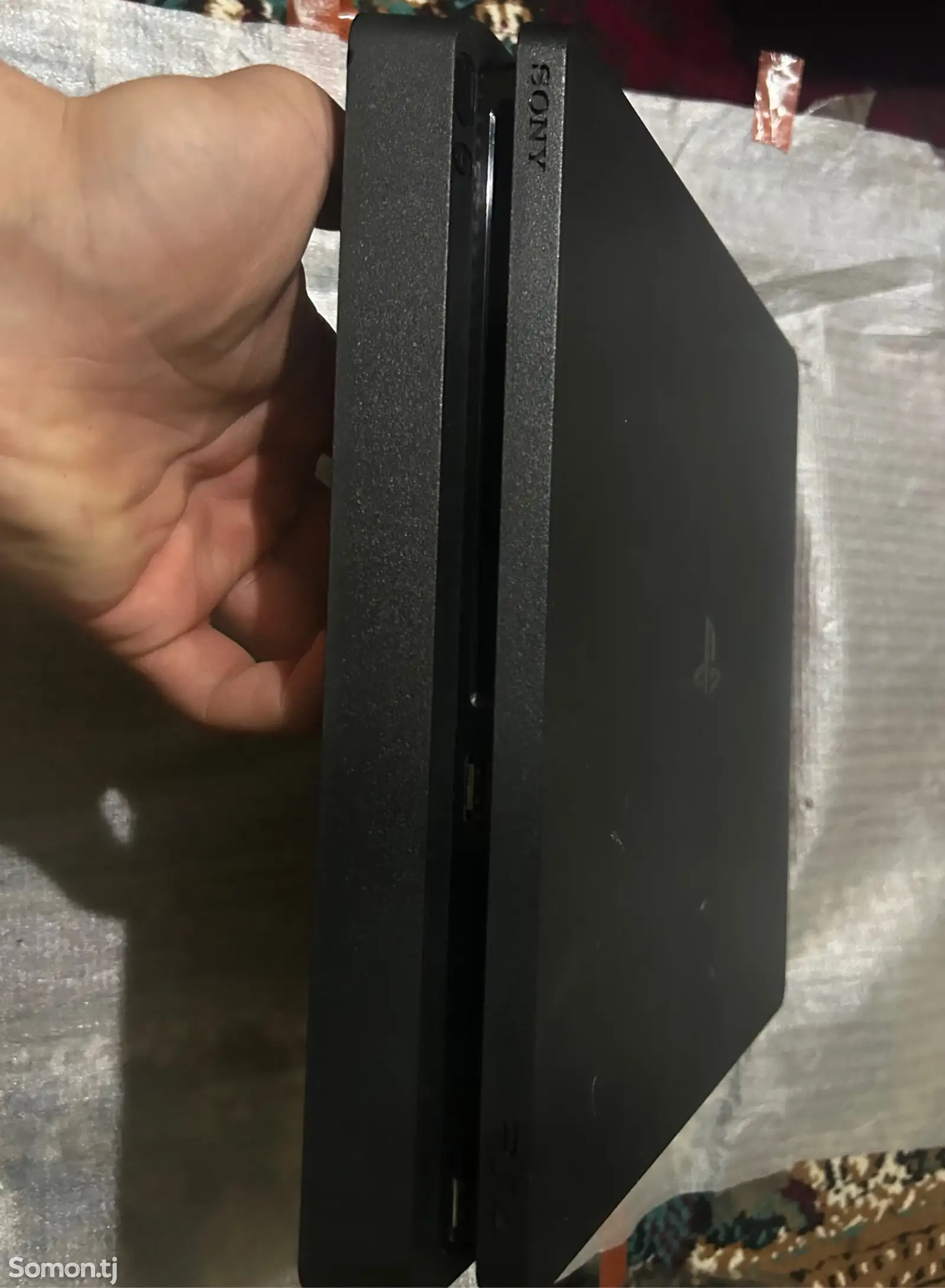 Игровая приставка PlayStation 4 slim-1