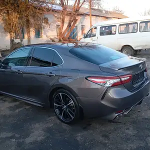 Toyota Camry, 2018