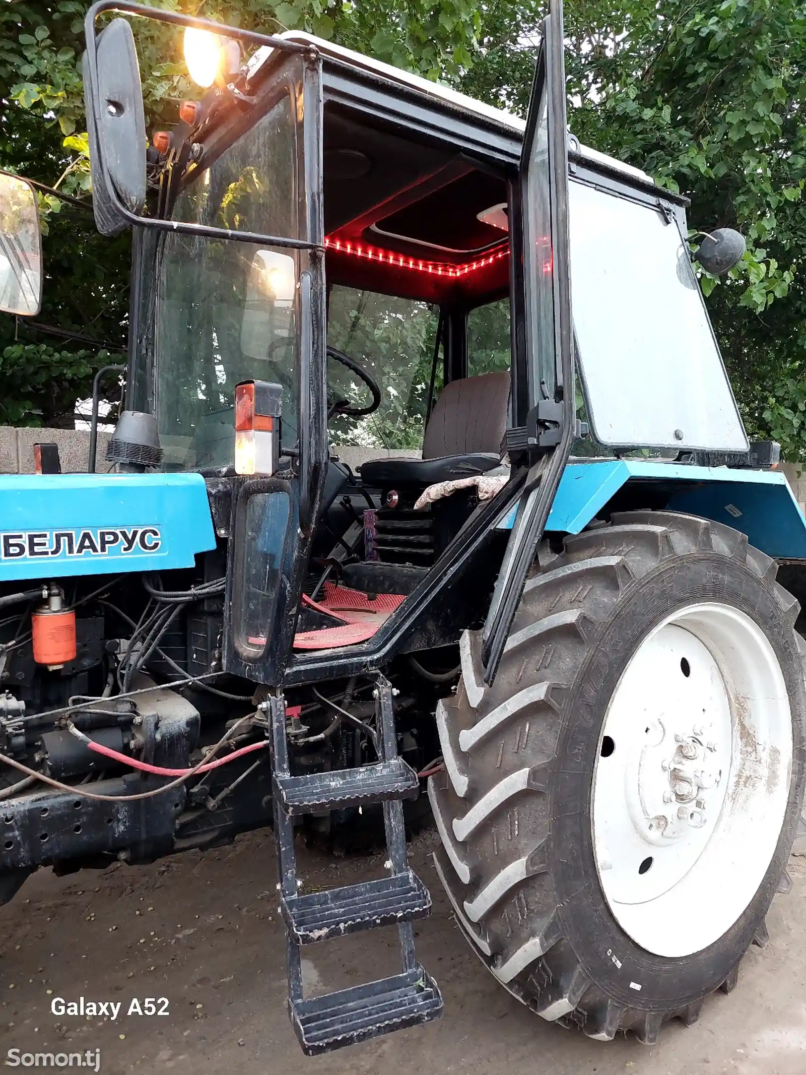 Трактор Беларусь-2