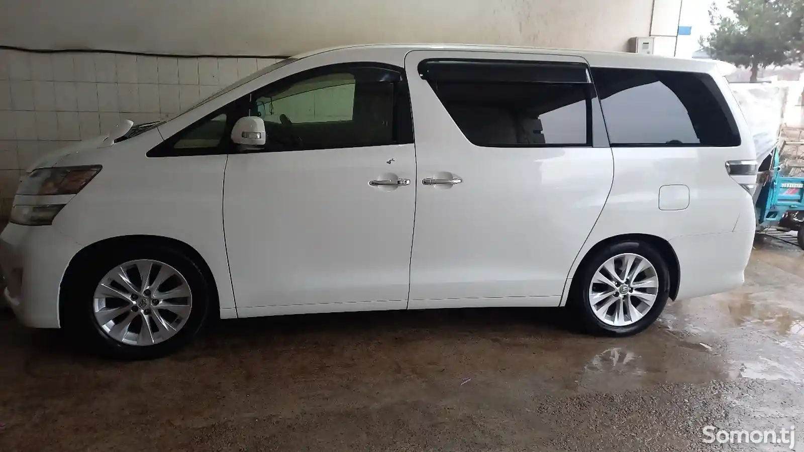 Toyota Vellfire, 2009-2