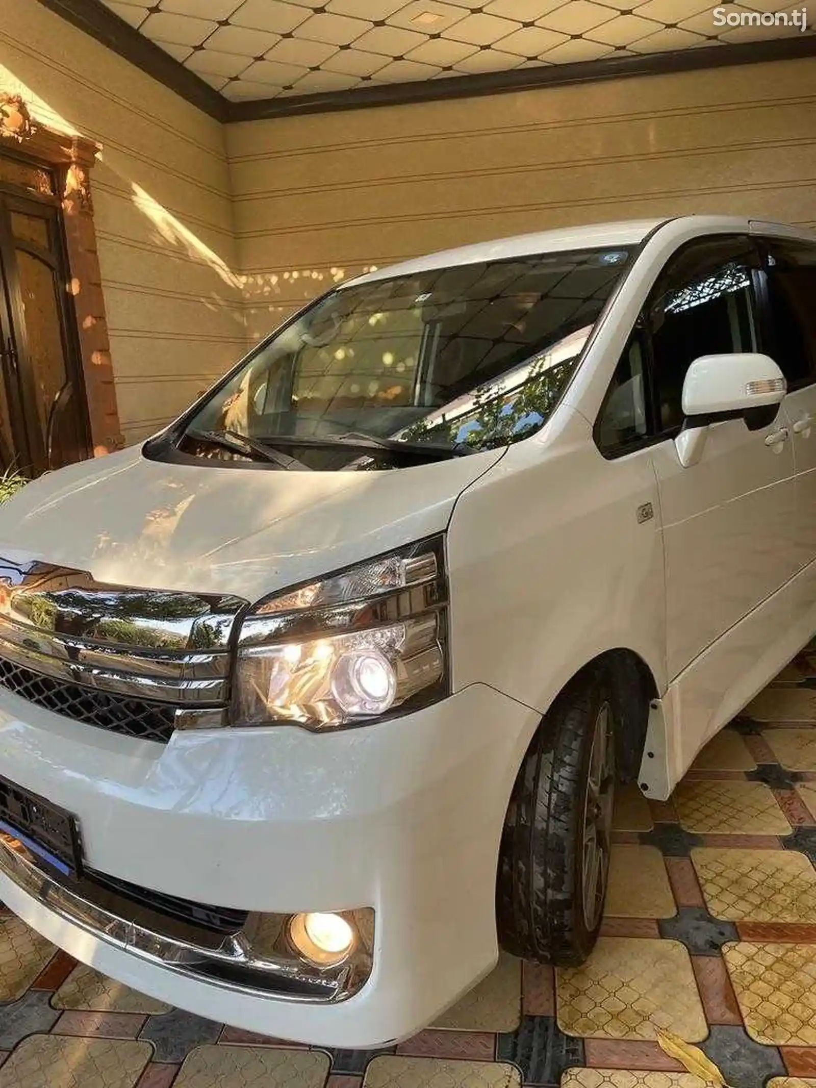 Toyota Voxy, 2013-2