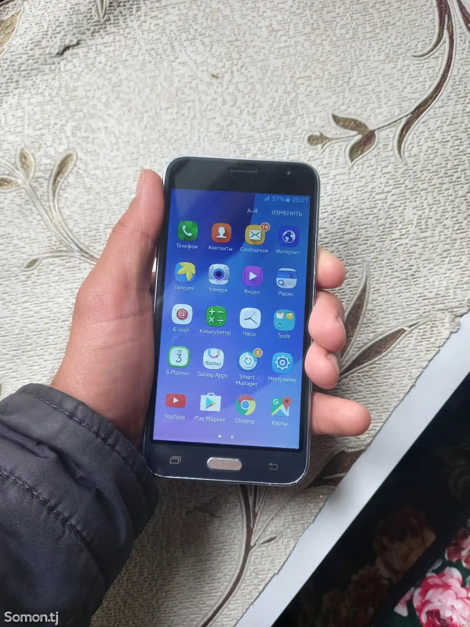 Samsung Galaxy J3 2016-3