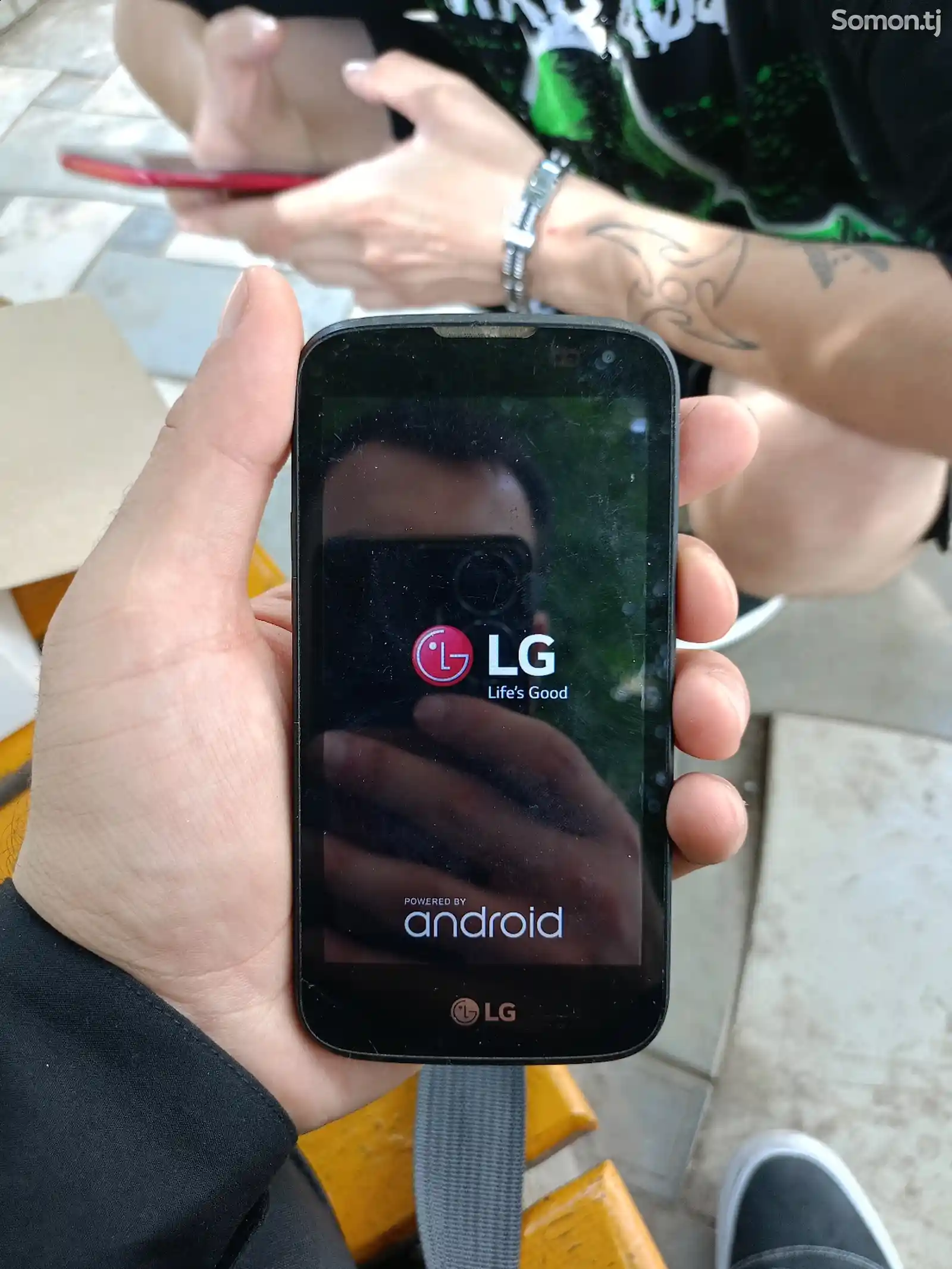 Телефон LG-1