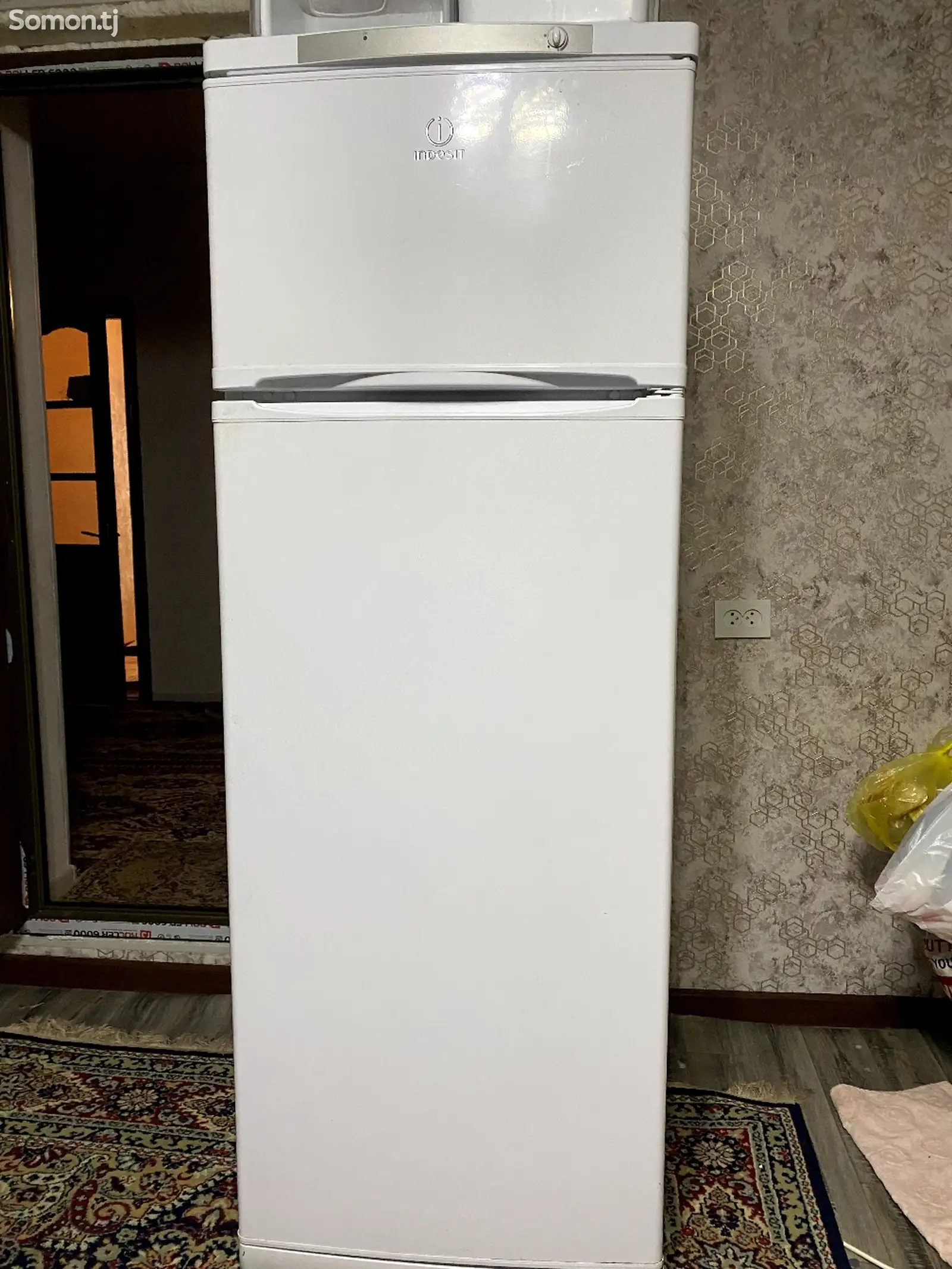 Холодильник Indesit-1