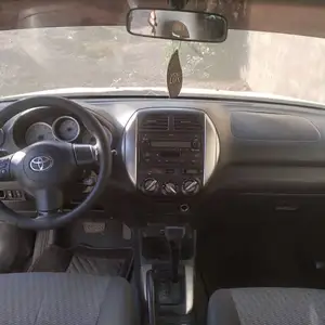 Toyota RAV 4, 2004