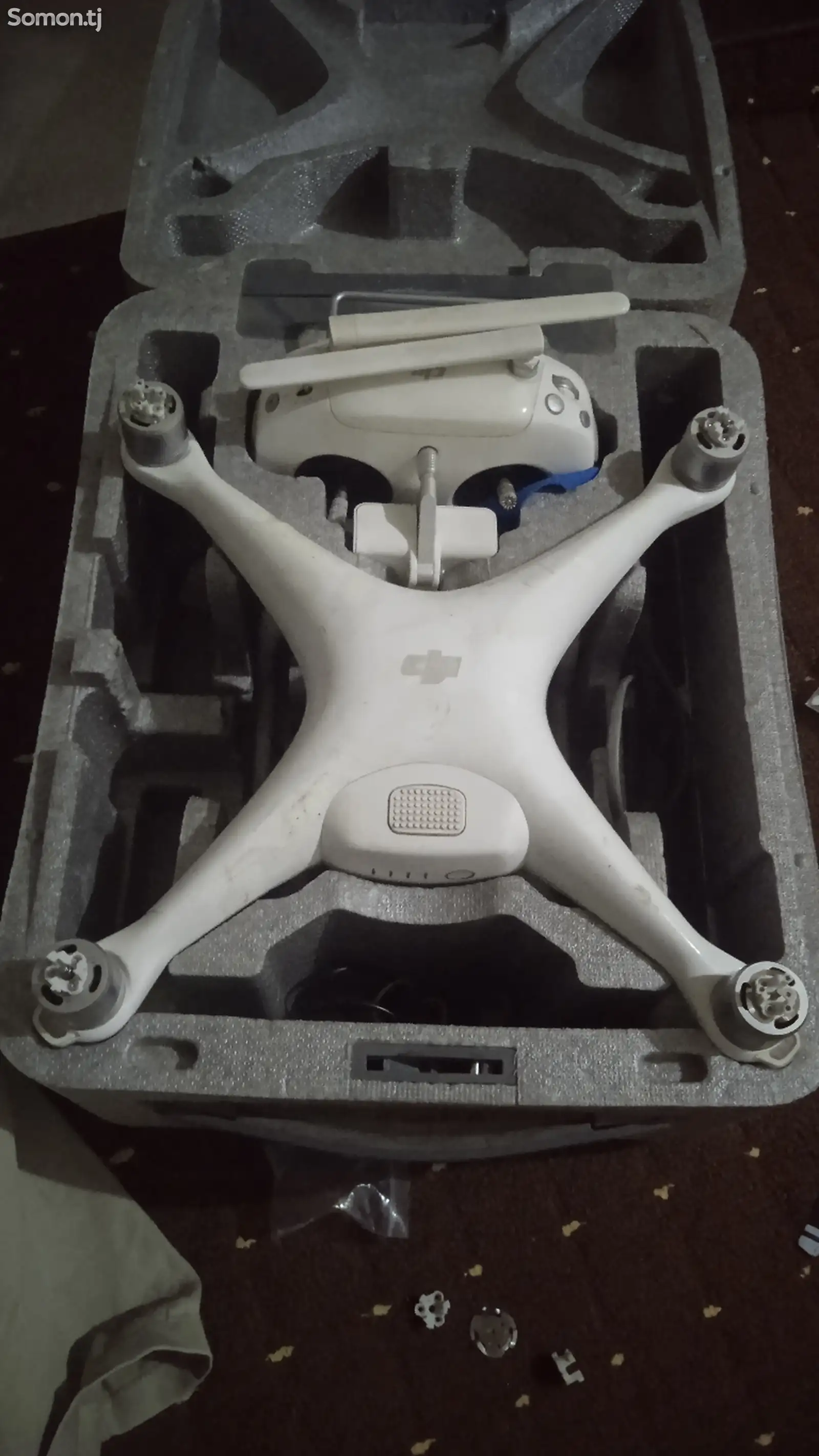 Квадрокоптер DJI Phantom 4-1