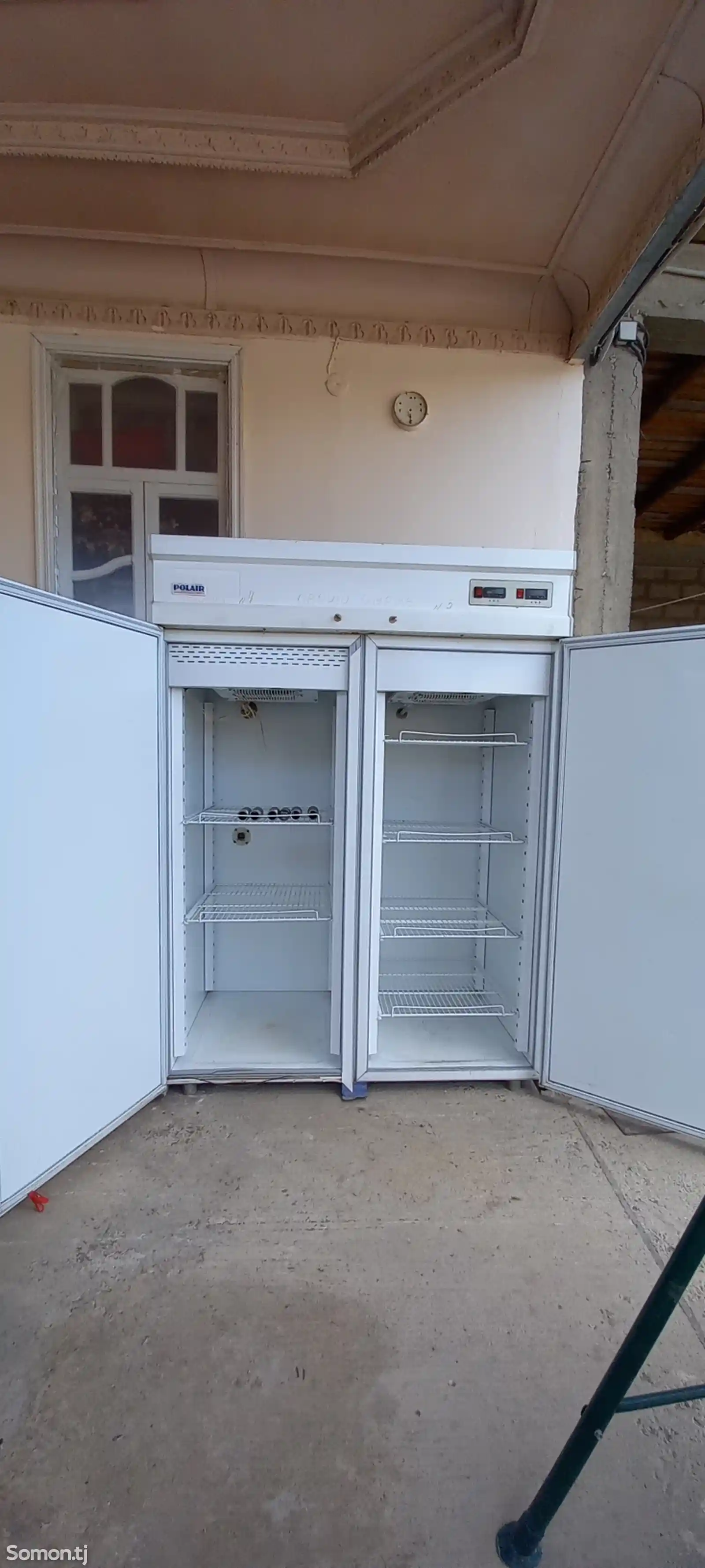 Холодильный шкаф-7