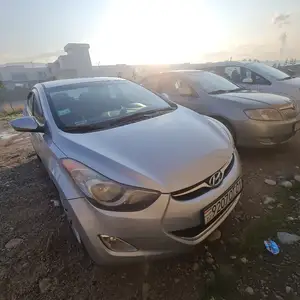 Hyundai Elantra, 2011