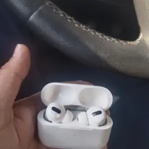 Наушники AirPods Pro