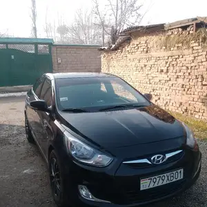 Hyundai Accent, 2011