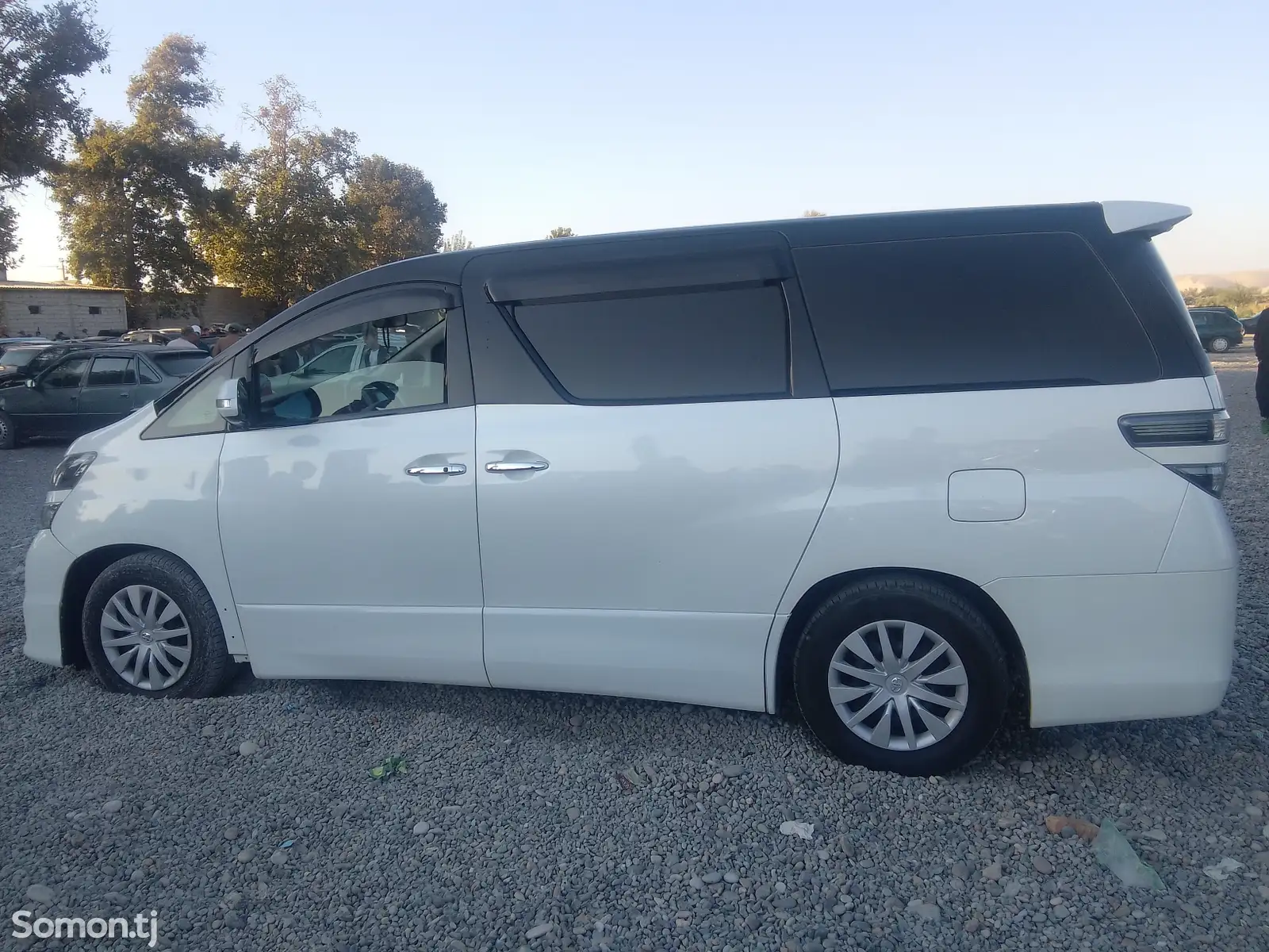 Toyota Vellfire, 2011-1