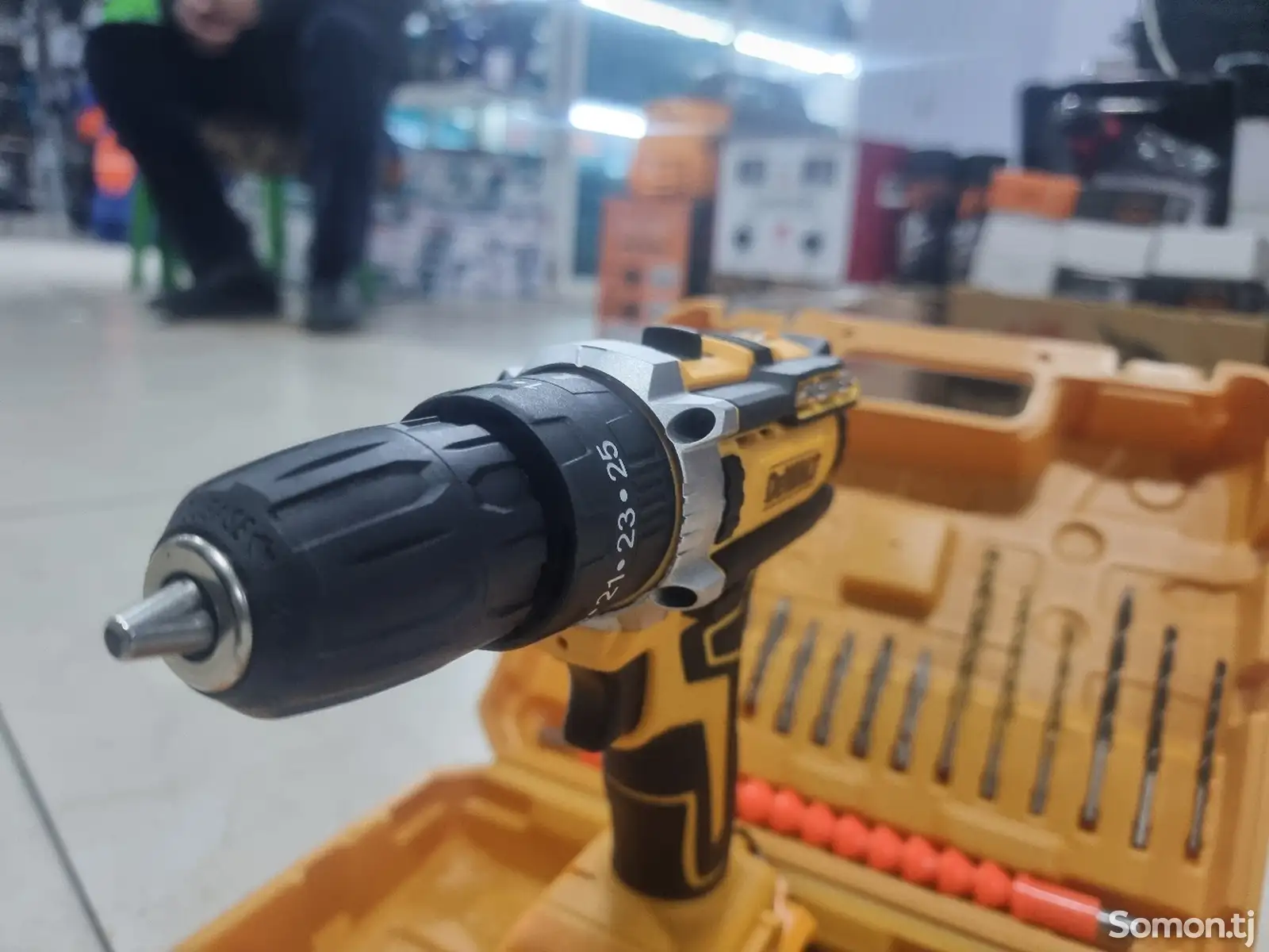 Шуруповерт Dewalt-1