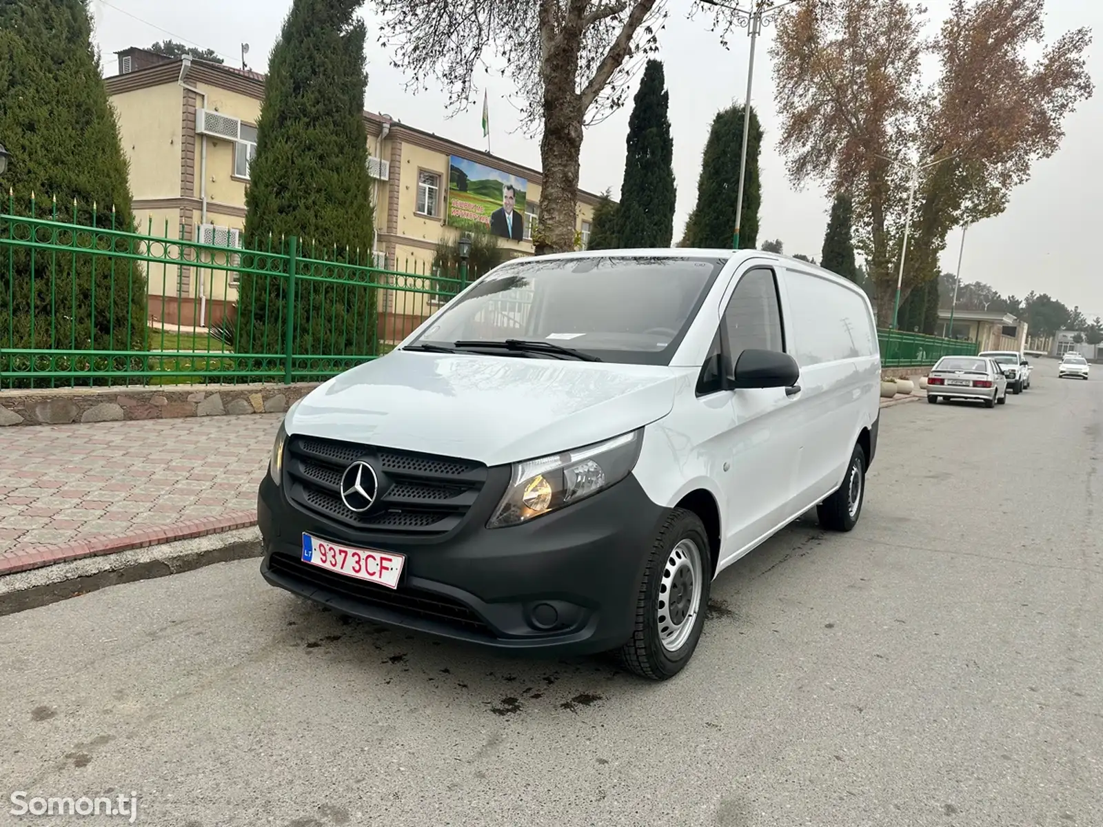 Микроавтобус фургон Mercedes-Benz Vito-1