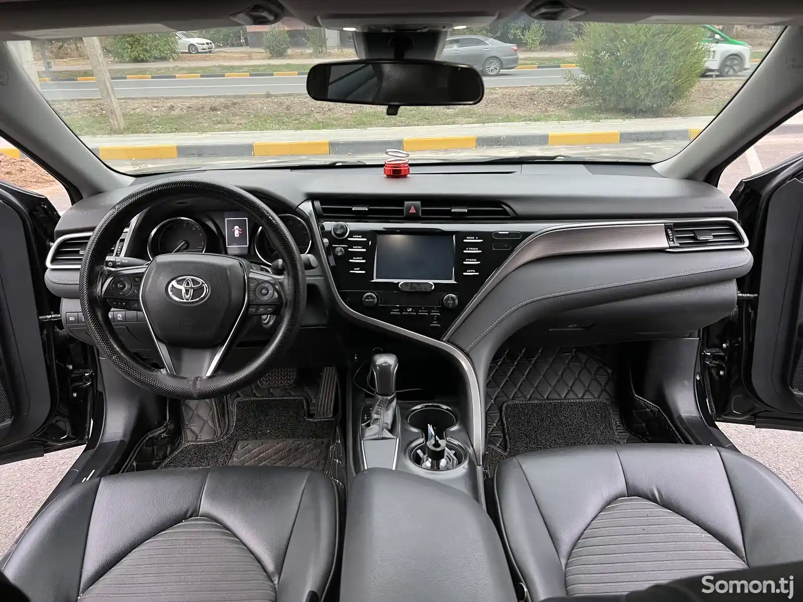 Toyota Camry, 2019-10