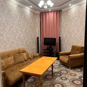 2-комн. квартира, 8 этаж, 60м², 102 мкр