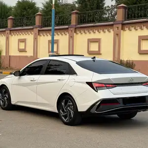 Hyundai Elantra, 2024