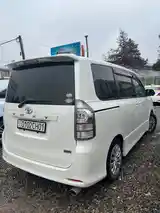 Toyota Voxy, 2011-3