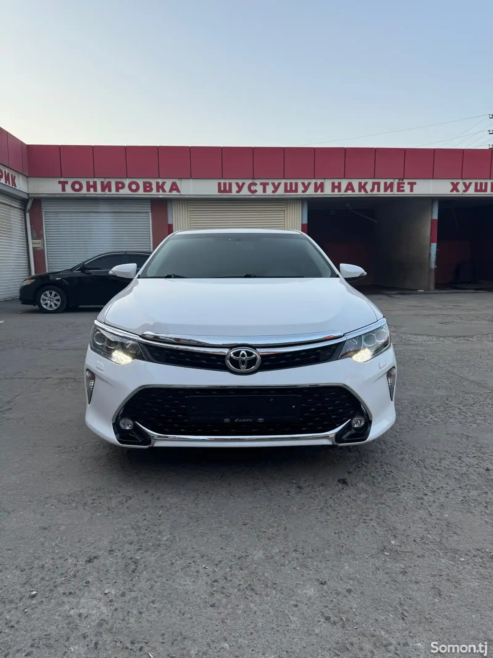 Toyota Camry, 2017-1