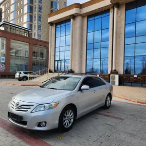 Toyota Camry, 2011