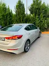 Hyundai Elantra, 2017-3