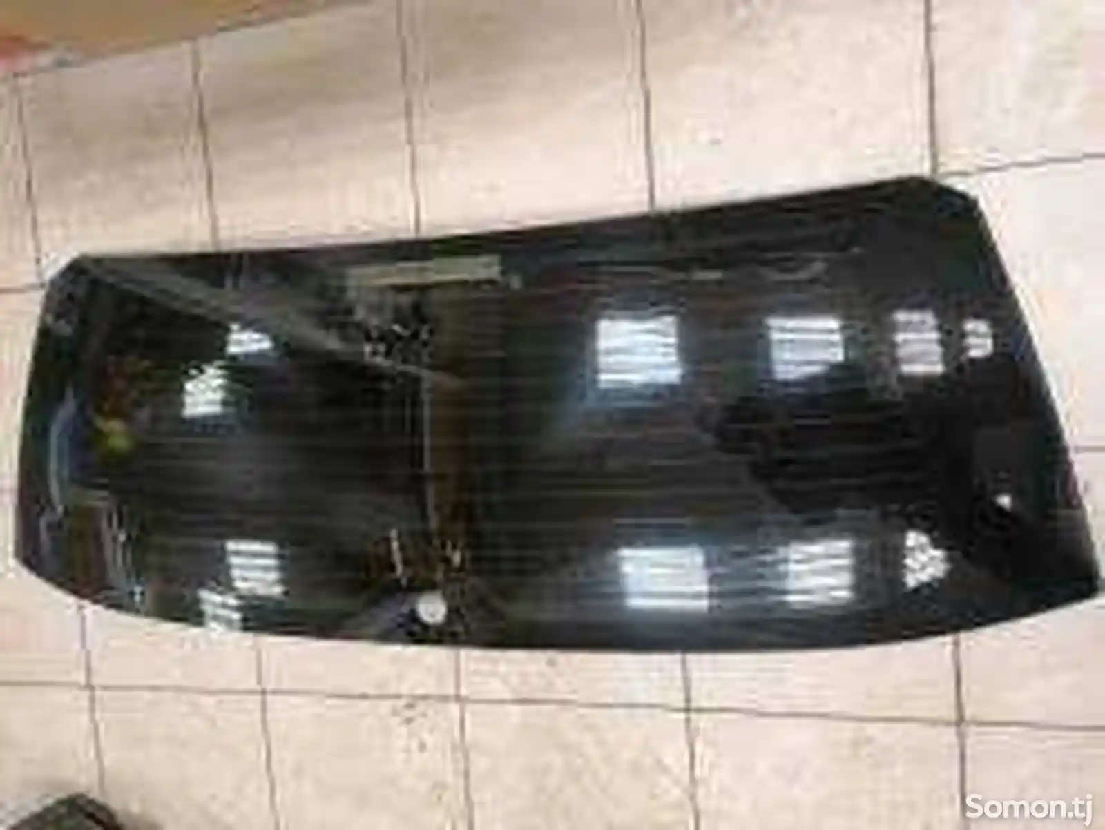 Задний лобовое стекло Lexus LX570-1