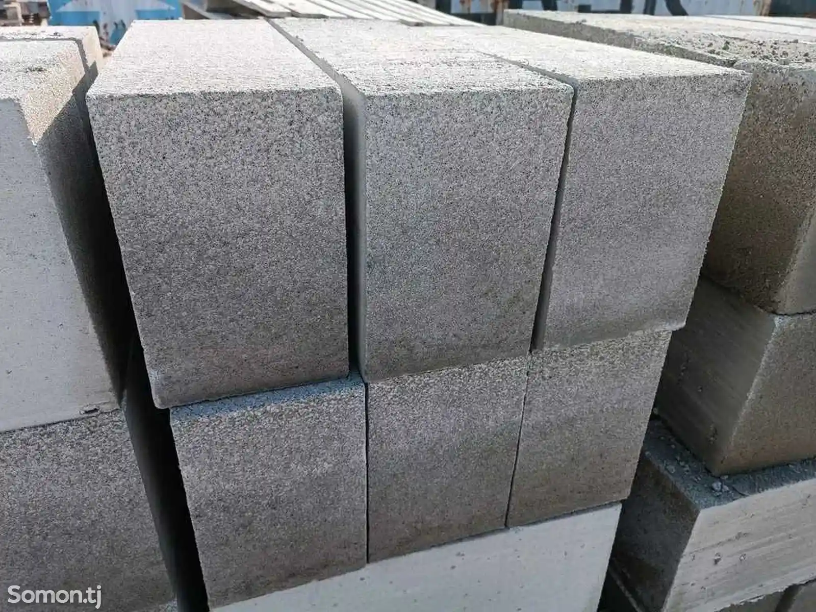 Блок строительный-1