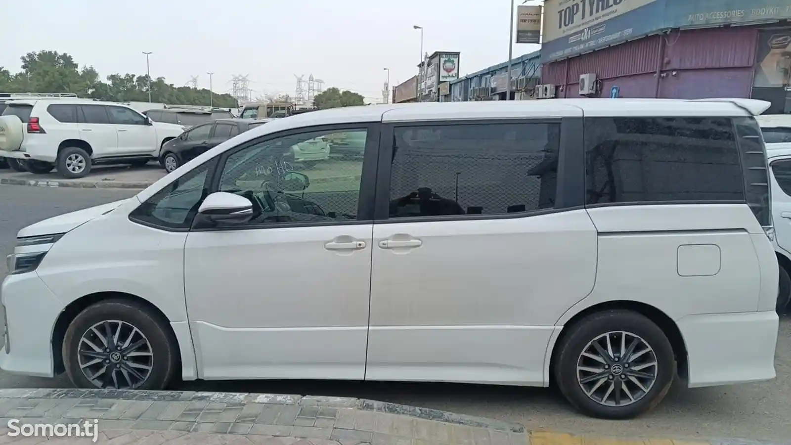 Toyota Voxy, 2014-4