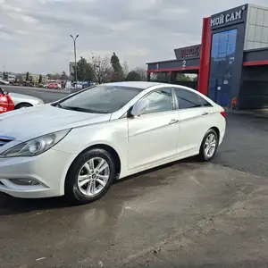 Hyundai Sonata, 2010