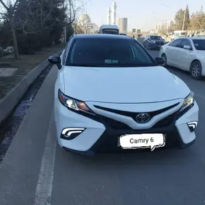 Toyota Camry, 2018