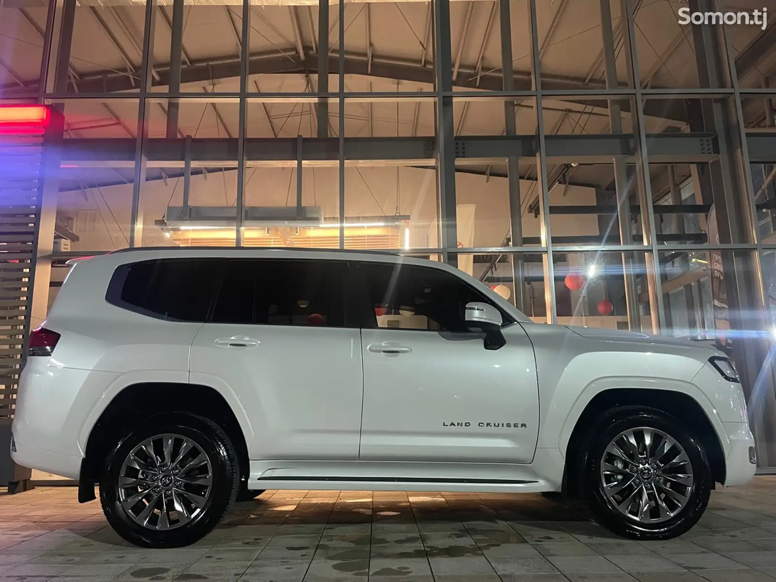 Toyota Land Cruiser, 2023-4