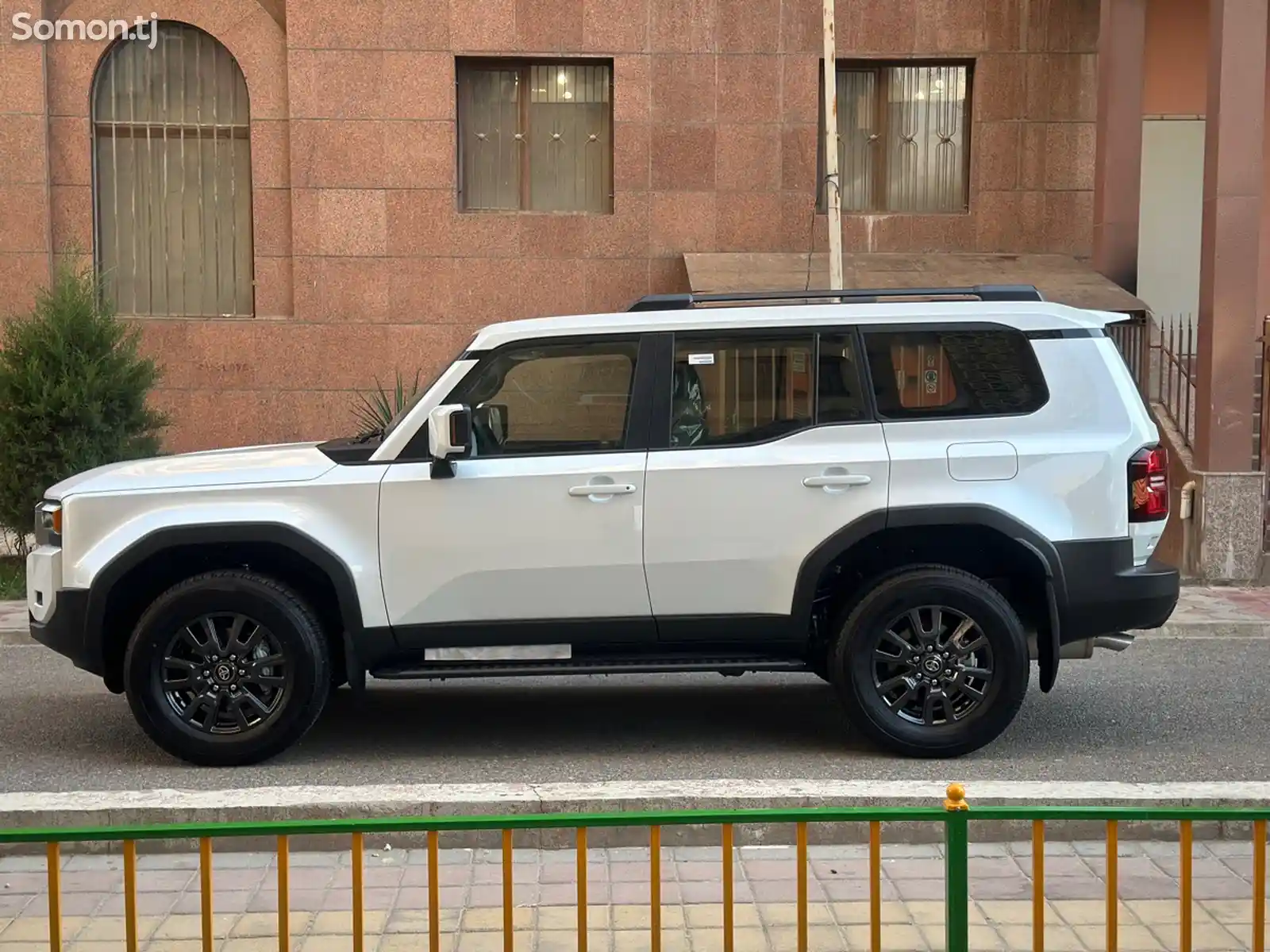 Toyota Land Cruiser Prado, 2024-4