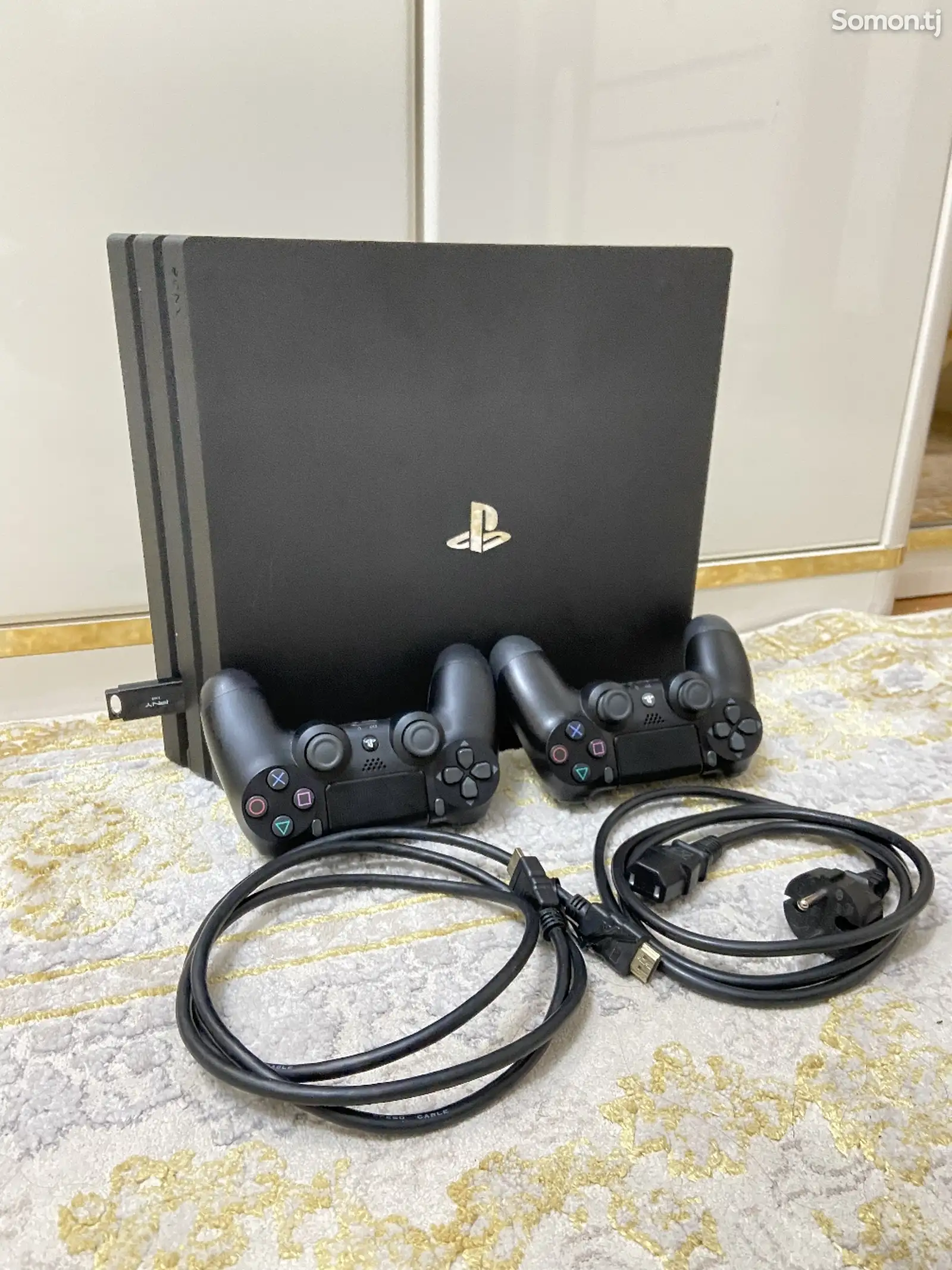 Игровая приставка Sony Playstation 4PRO-1