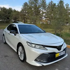 Toyota Camry, 2018