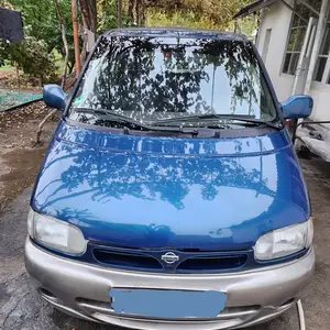 Nissan Serena, 2000