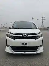 Toyota Voxy, 2014-4