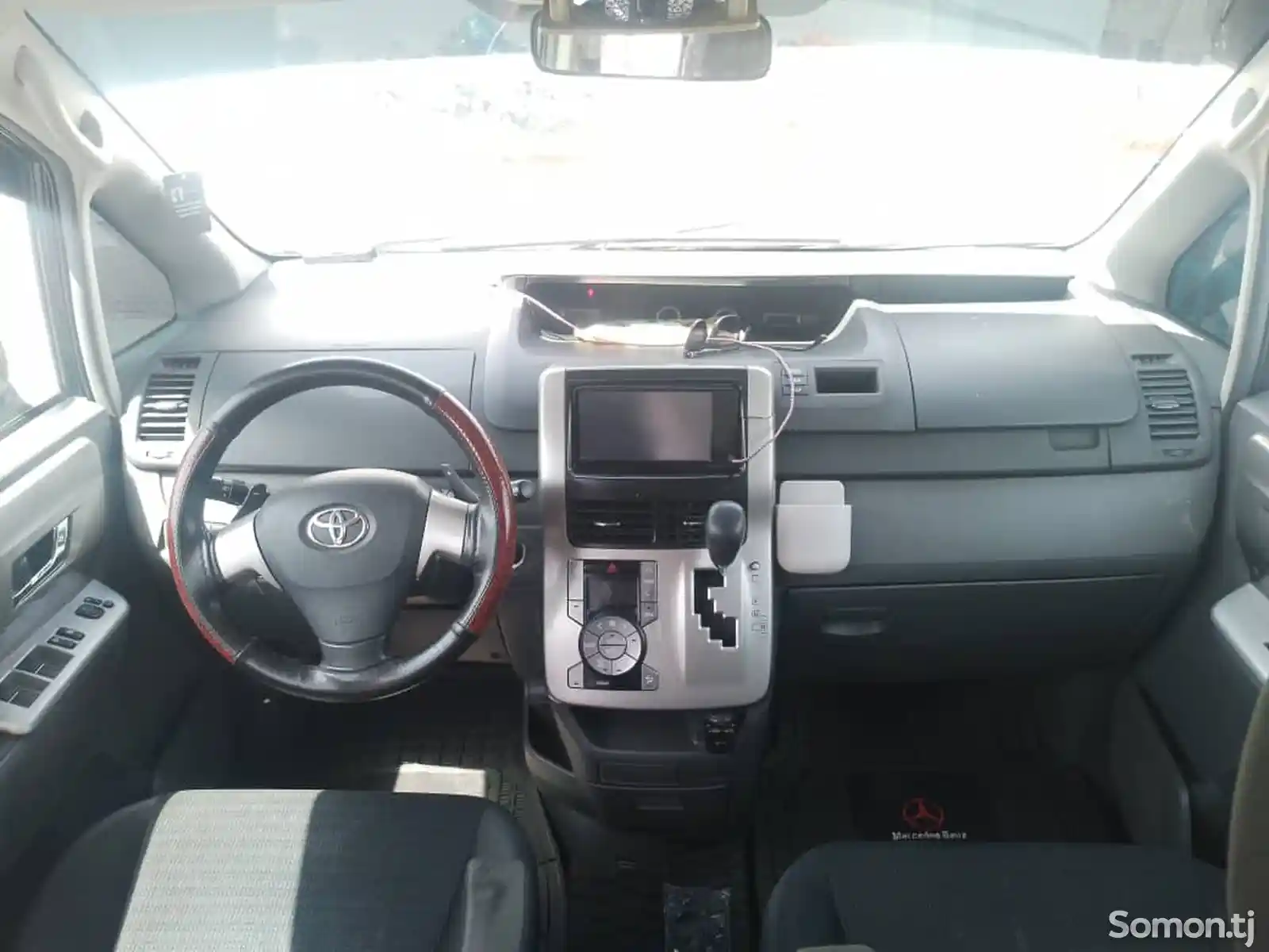 Toyota Voxy, 2010-8