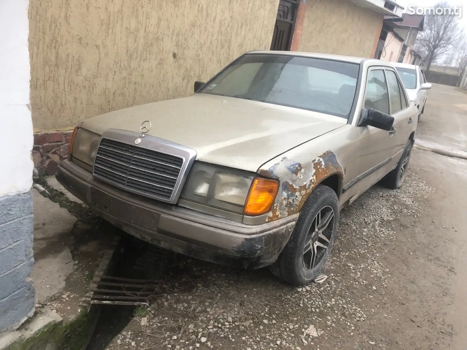 Mercedes-Benz W124, 1988-1