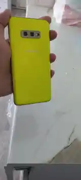 Samsung Galaxy S10e-2