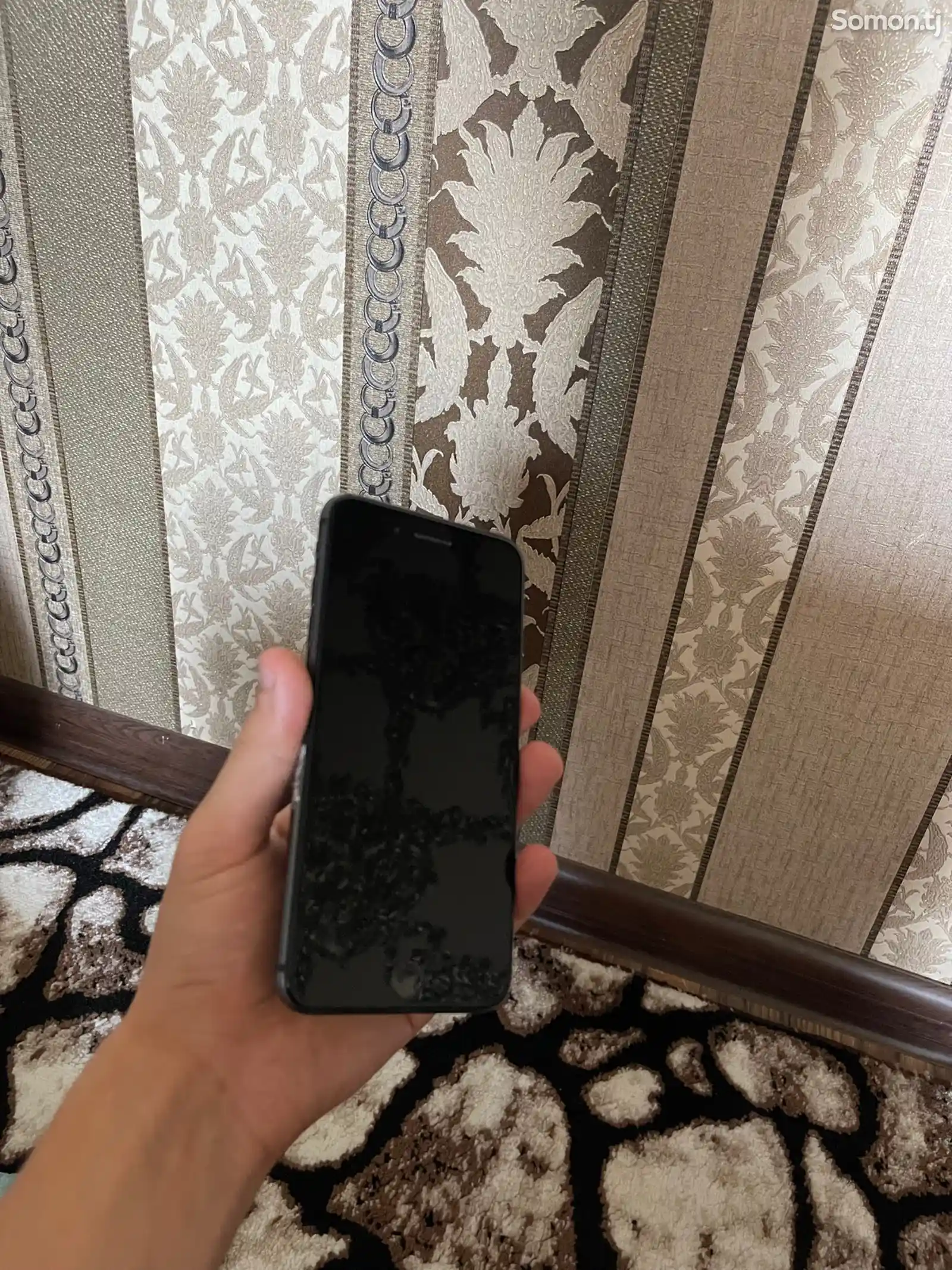 Apple iPhone 8 plus, 64 gb-1