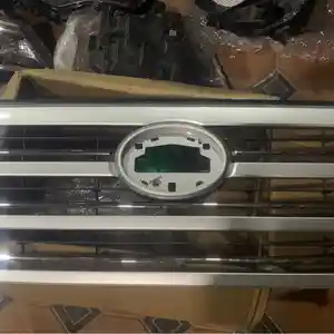 Решетка радиатора от Toyota Land Cruiser 300