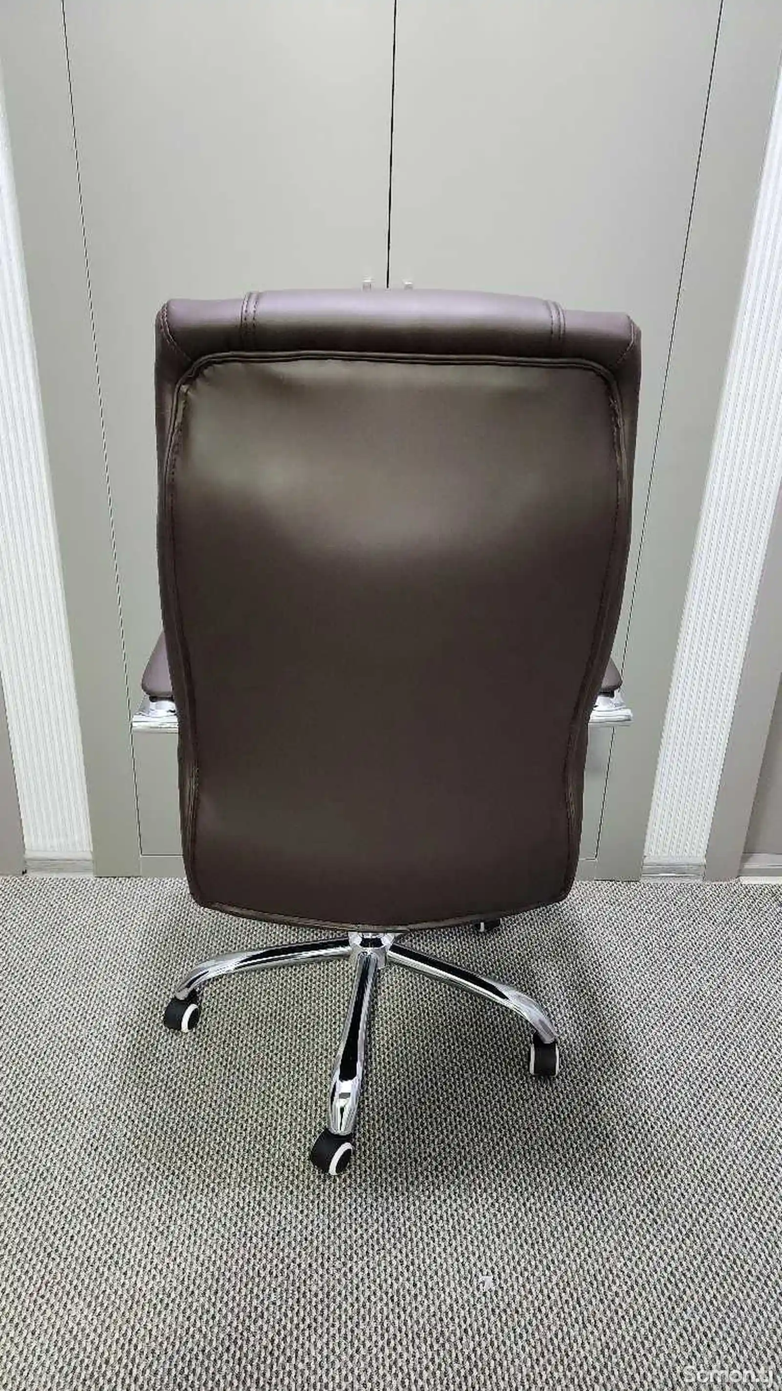 Кресло кожаное для офисов-4