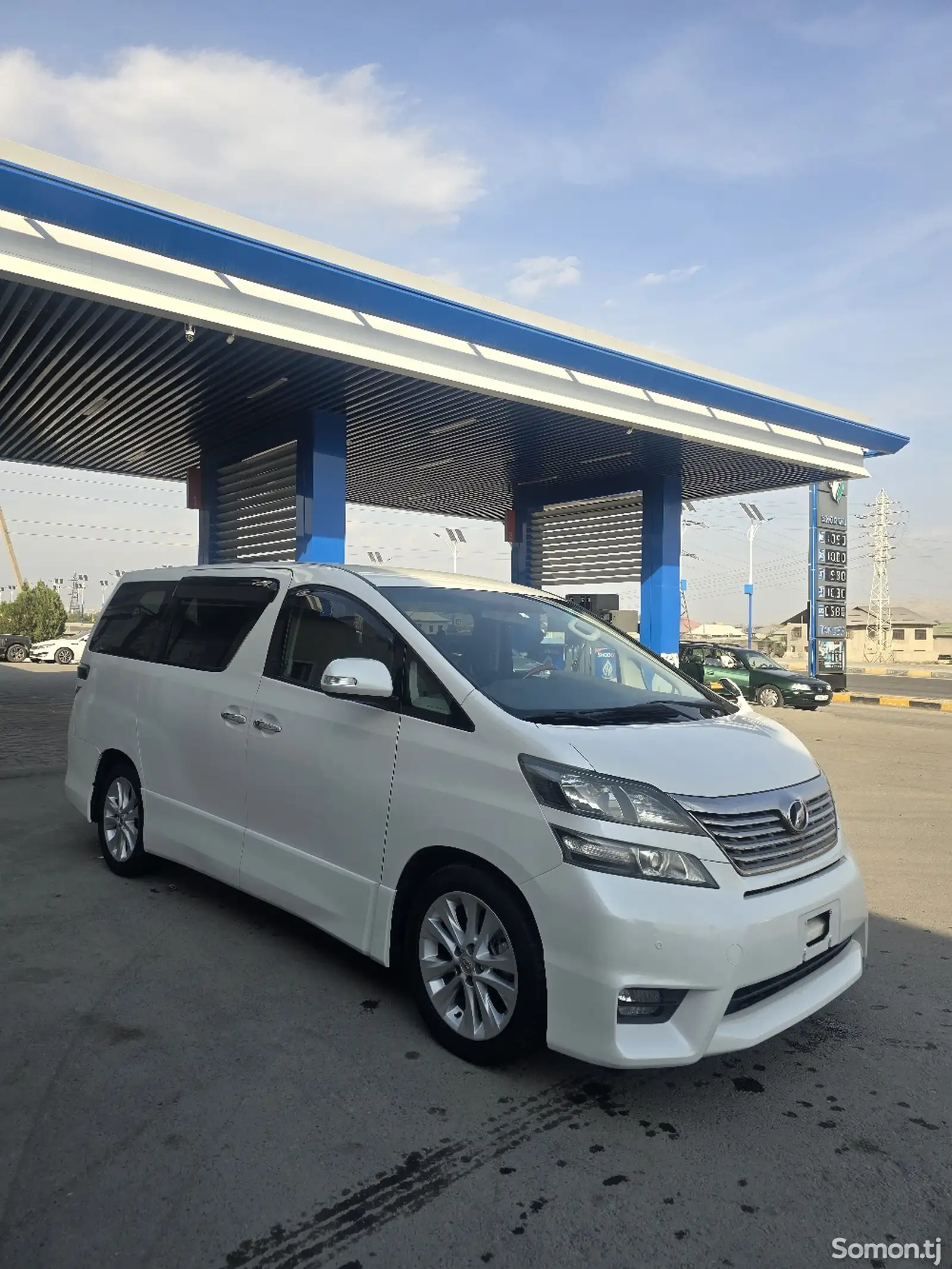 Toyota Vellfire, 2010-6