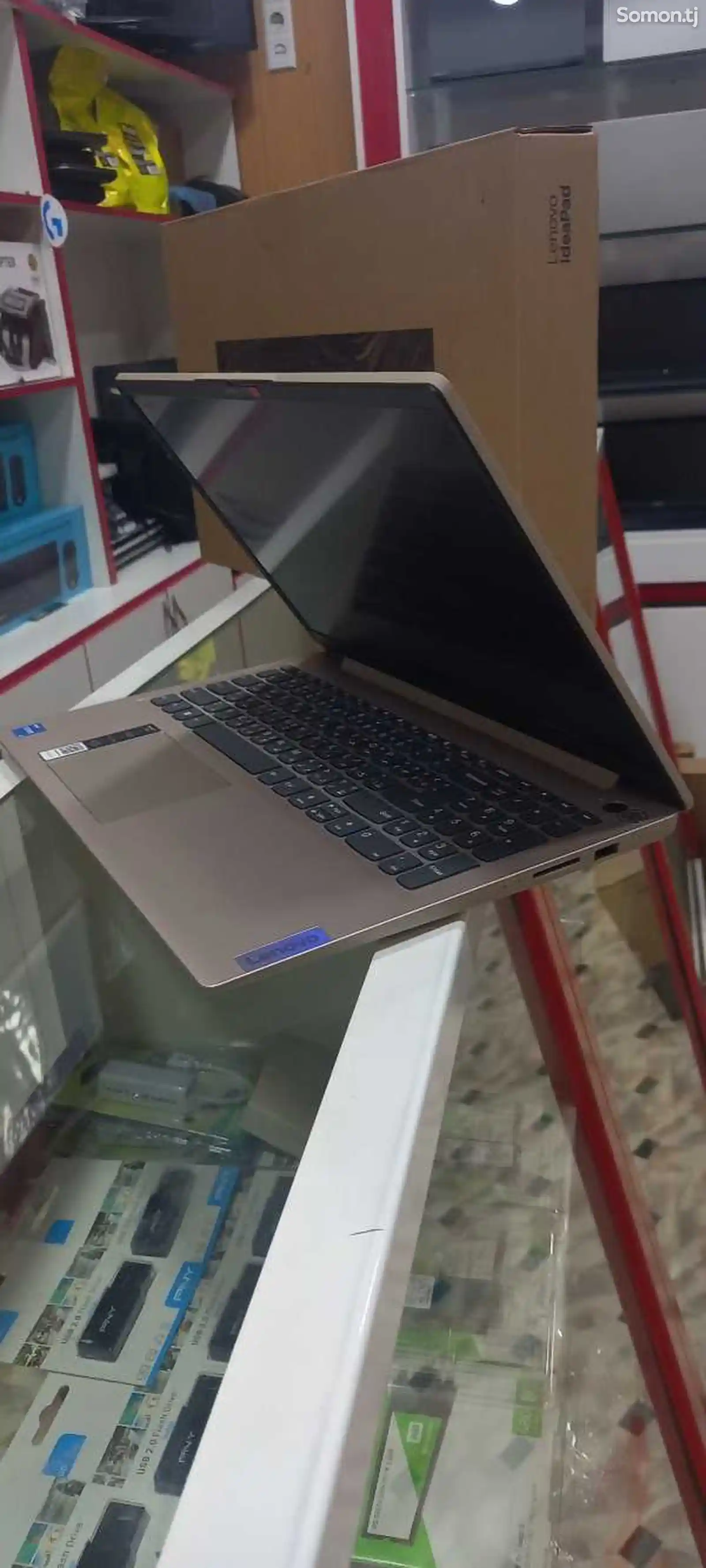 Ноутбук Lenovo i3-7