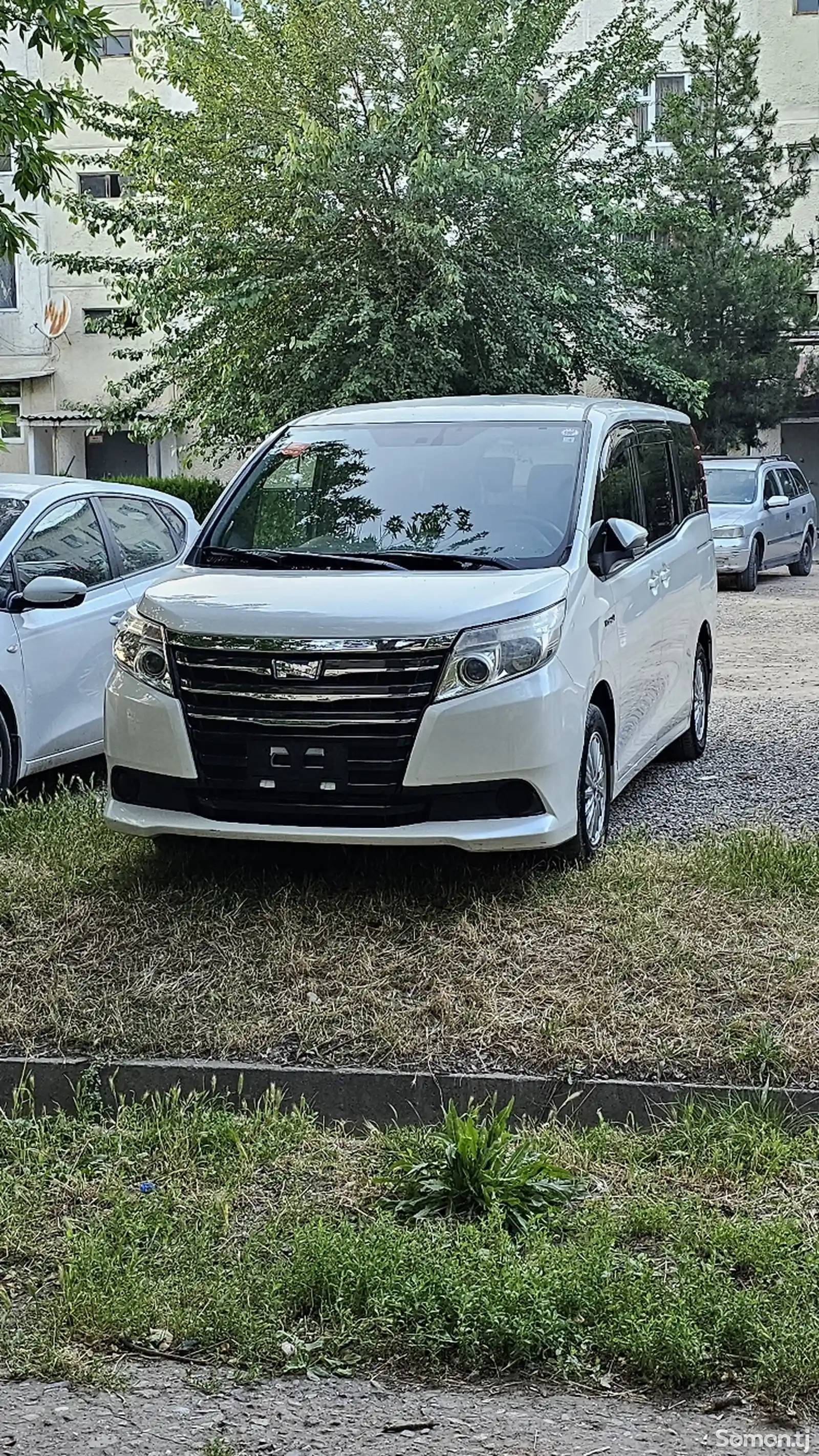 Toyota Noah, 2014-3