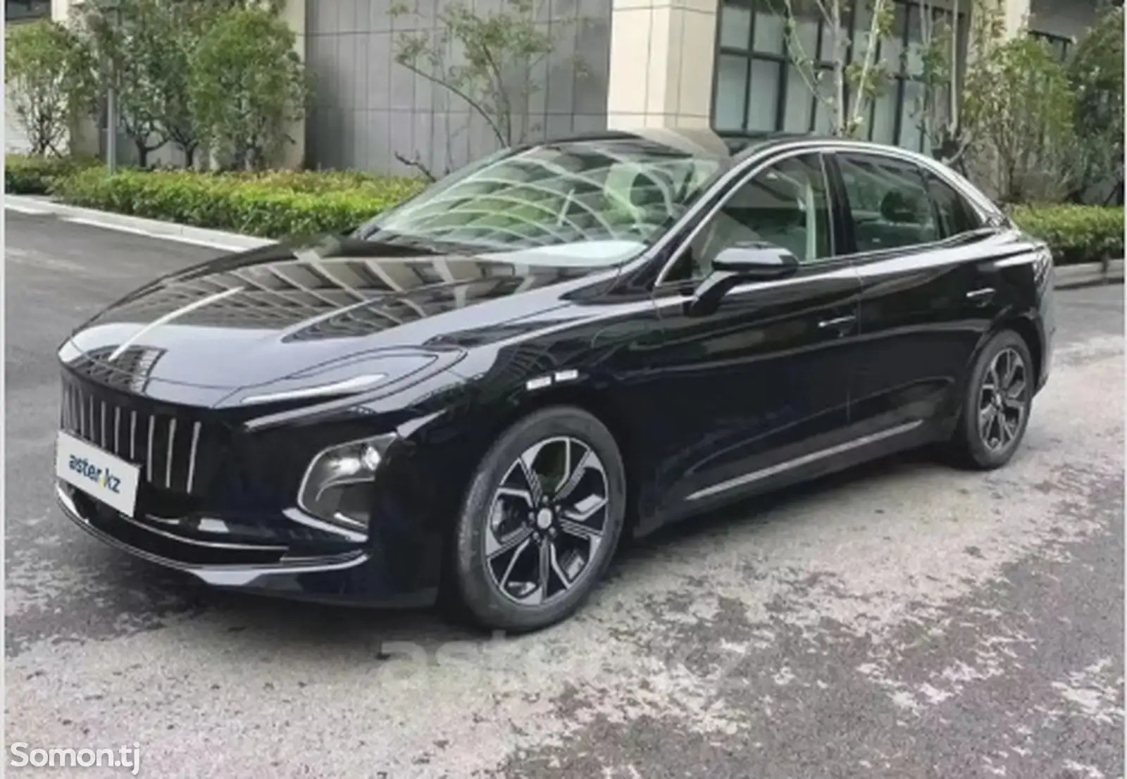 Hongqi E-QM5, 2024