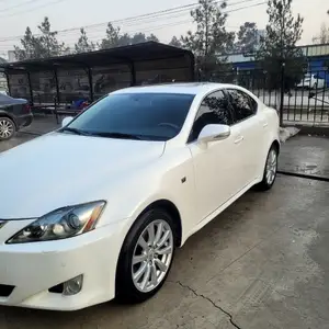 Lexus IS series, 2010